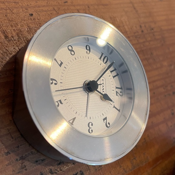 Vintage Coach Travel Clock with Case ⏰ - Picture 5 of 13